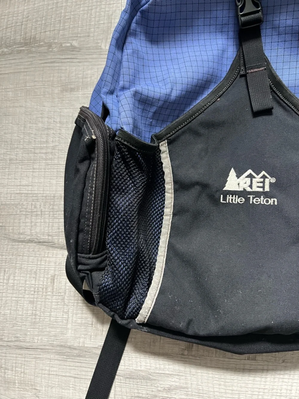 VINTAGE REI Little Teton Blue and Black Daypack with Bottle Pocket